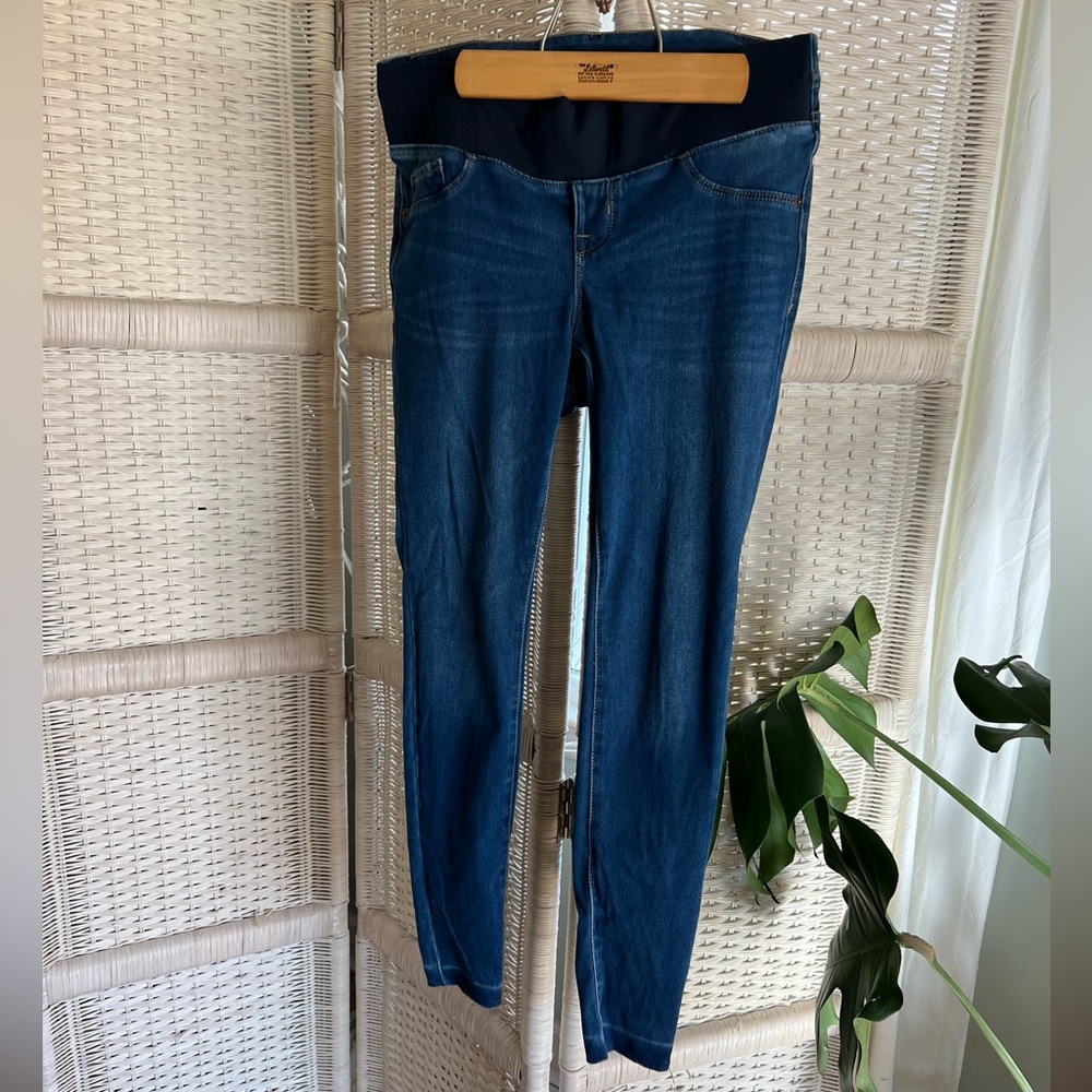Old navy maternity Rockstar jeans, size 8, super soft, raw hem